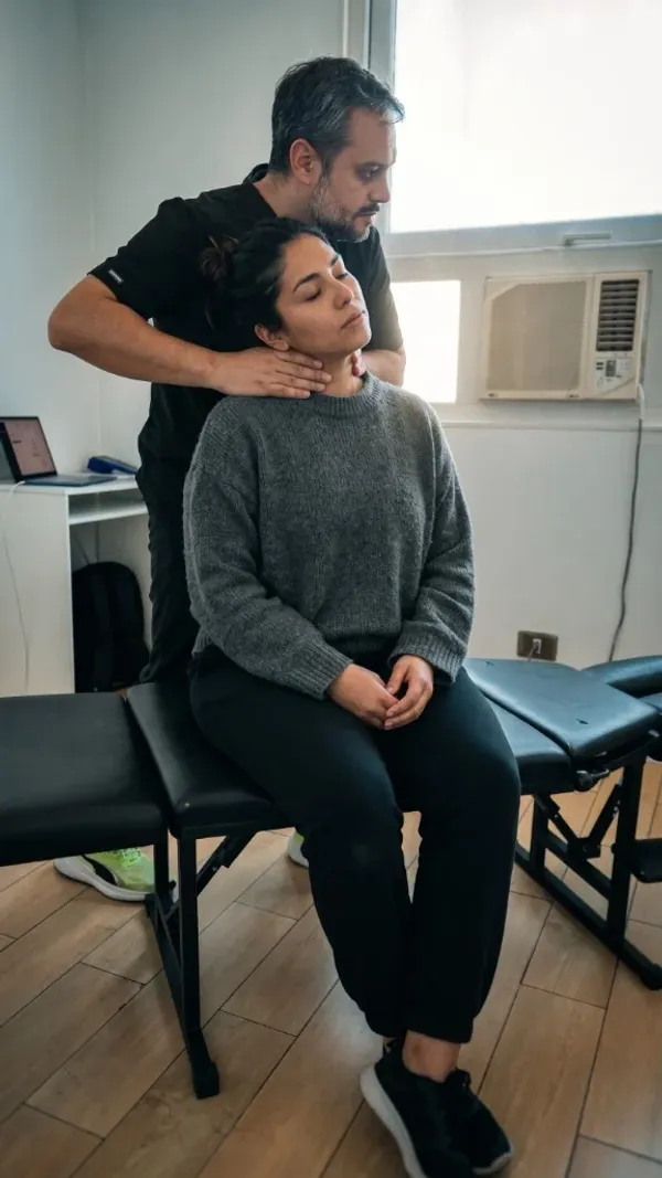 ¿Fisiatra, Quiropráctico o Kinesiólogo en Chillán? A quién acudir según tu dolor